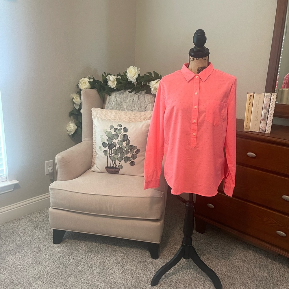 Old Navy ladies long sleeve button down blouse.